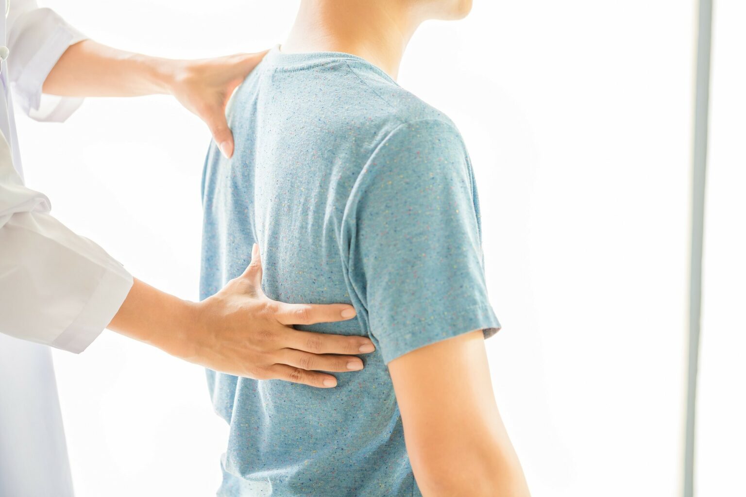 Best Physiotherapist in Delhi - Dr. Richa Gupta Assessing Patient Back Pain